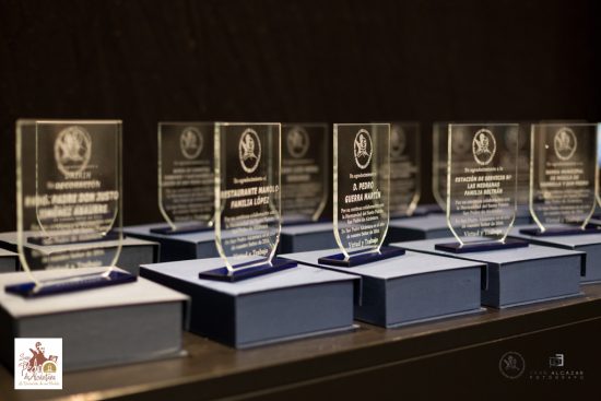 Entrega de placas a colaboradores de la Hermandad